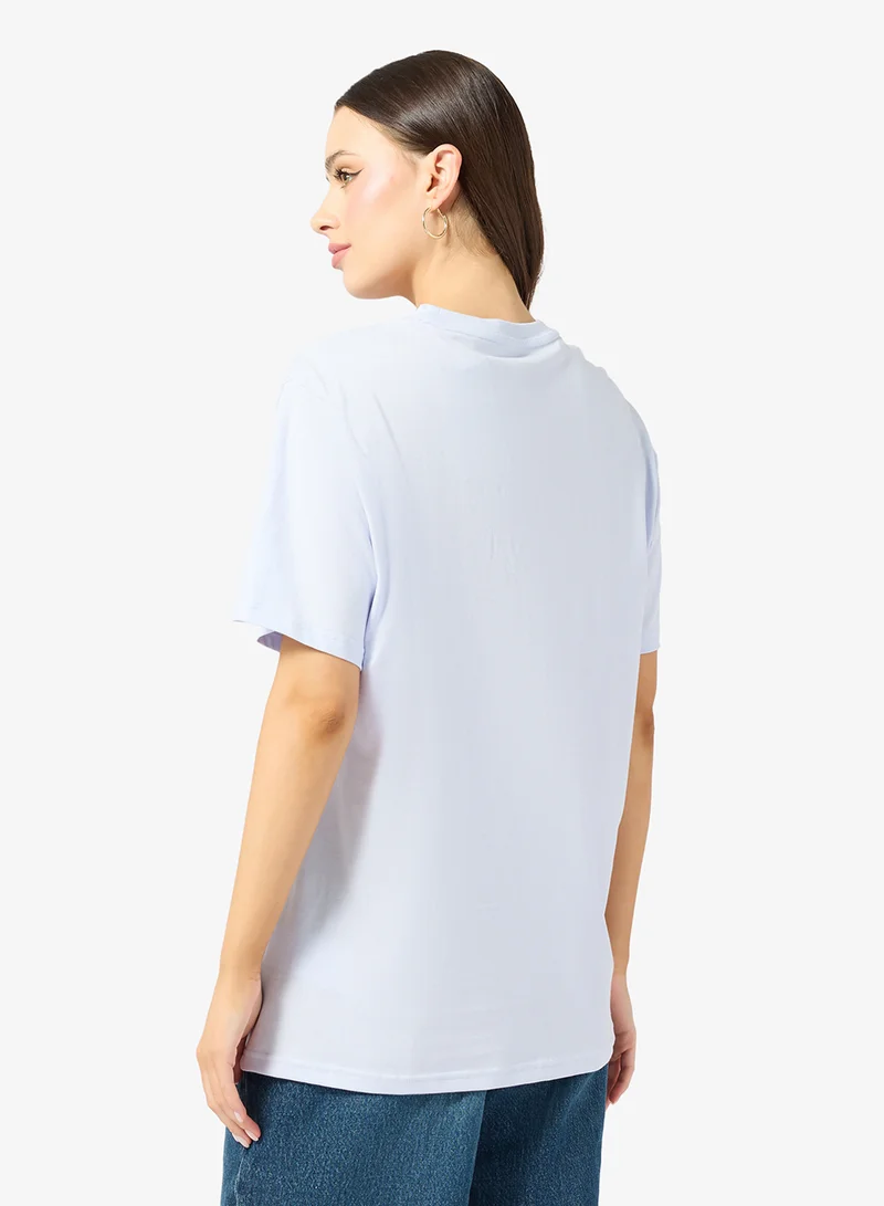 كونفرس تيشيرت مطرز بنجوم وشفرون بمقاس قياسي